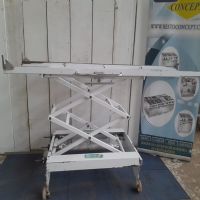 Élévateur enfourneur à ciseaux