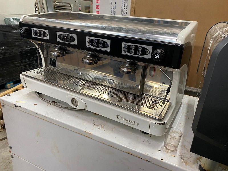 Machine à café 3 groupes automatique